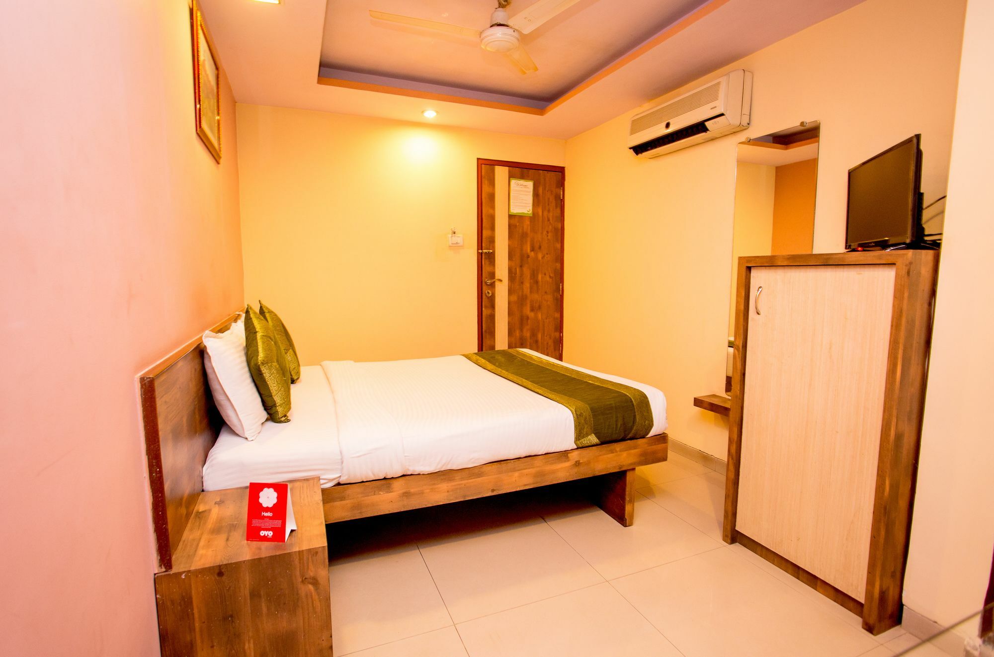 Oyo 8760 Hotel Arma Residency Mumbai Exterior photo
