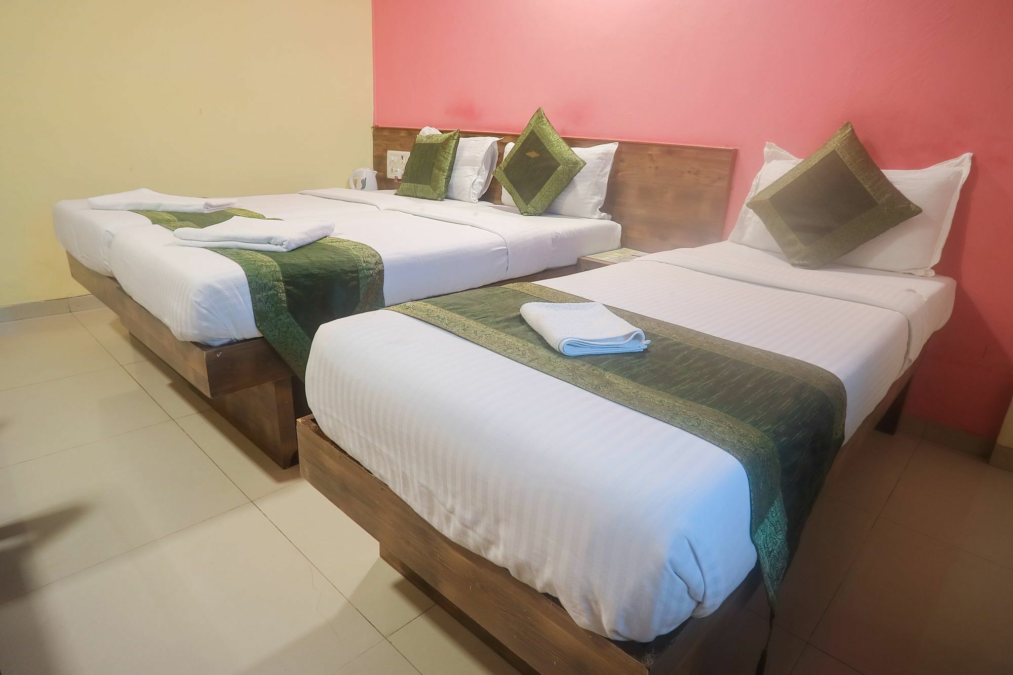 Oyo 8760 Hotel Arma Residency Mumbai Exterior photo